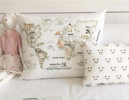 Cojín infantil personalizado MAPA MUNDI GRIS