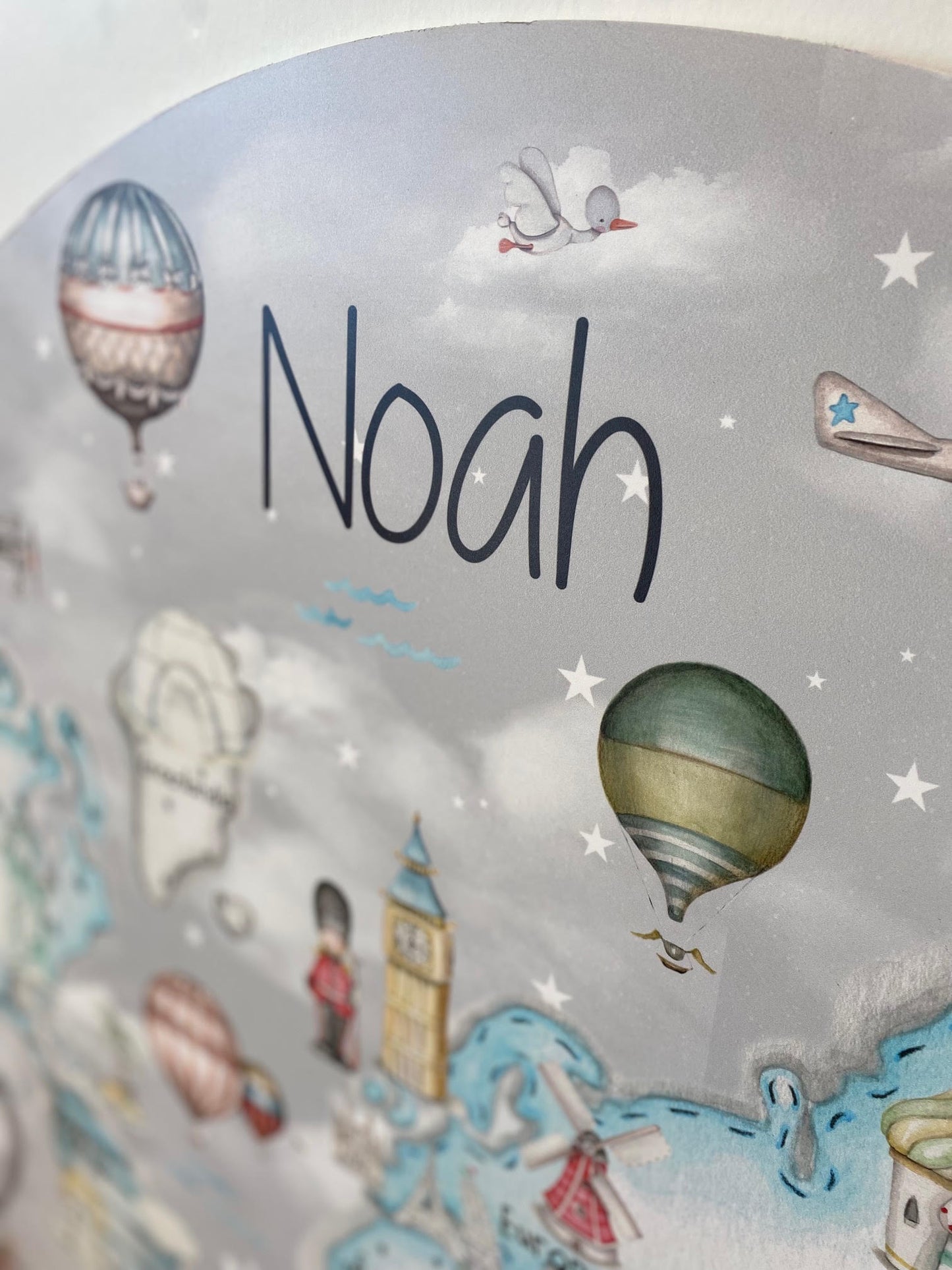 STK WORLD MAP TRAVEL BLUE GRAY BACKGROUND (Spanish) - "Noah" - Magic foam window