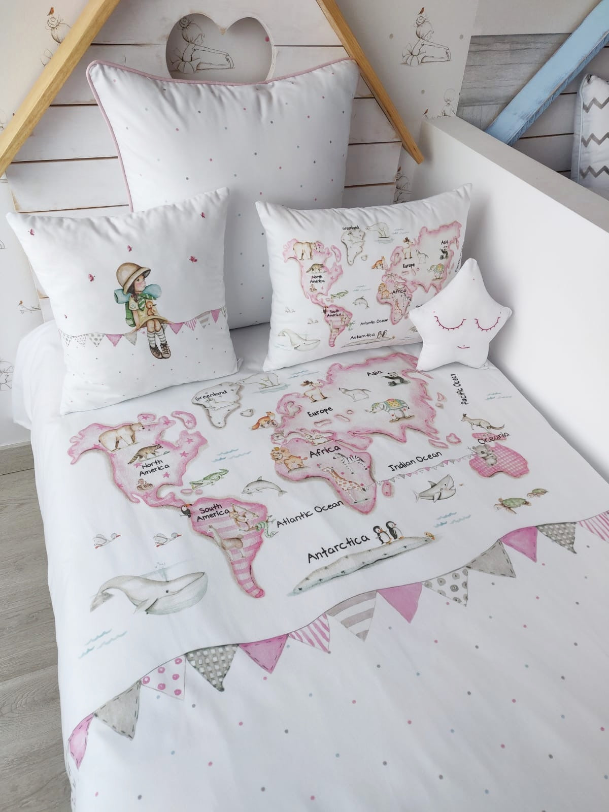 Vinilo decorativo infantil Banderines Rosa